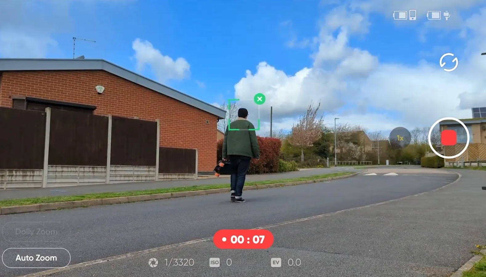  gimbal Insta360 Flow theo dõi chủ thể chính xác khi di chuyển